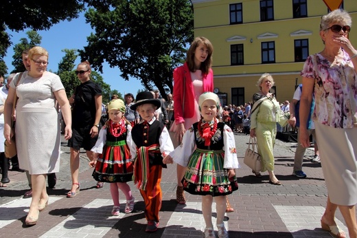 Procesja Bożego Ciała w Łowiczu, cz. II