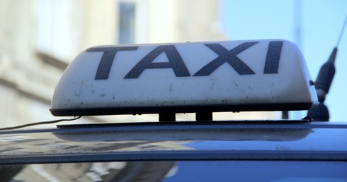 Kontrole mają wyłapać kierowców podszywających się pod licencjonowane taksówki