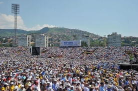 Msza św. na stadionie Koševo 