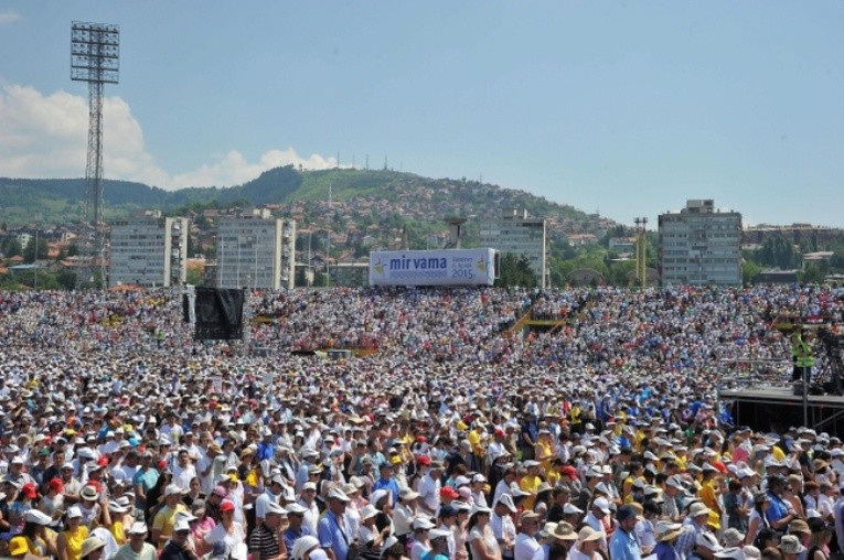 Msza św. na stadionie Koševo 