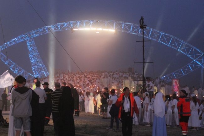 Lednica 2000 - Spotkanie Młodych 2015, część III