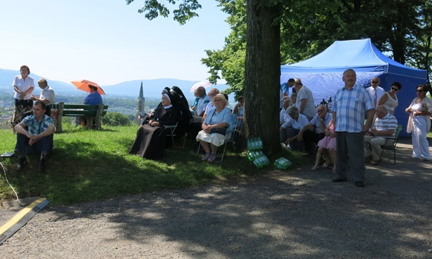 Kaplicówka: gromadzą się wierni