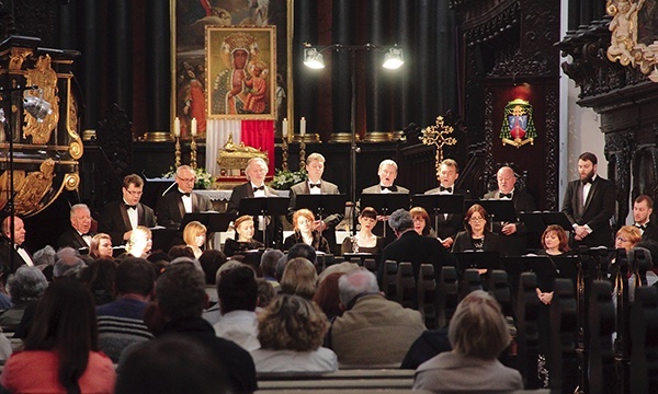  Na koncert licznie przybyli przedstawiciele katedralnej parafii,  która tego dnia przeżywała swój odpust