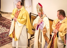 Biskup Julian święcenia kapłańskie przyjął 25 czerwca 1950 r.