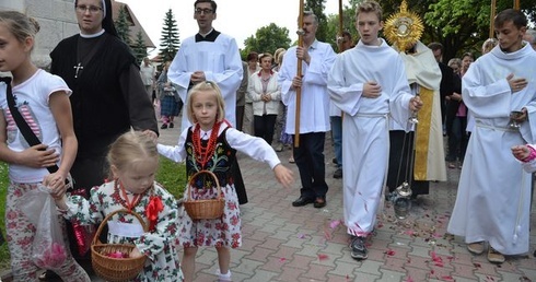 Z Jezusem dokoła kościoła