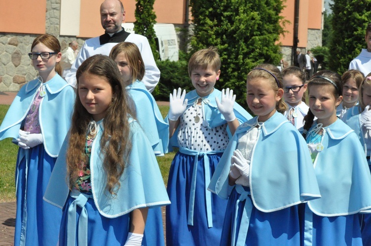 Procesja do kościoła