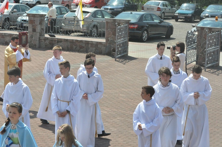 Procesja do kościoła