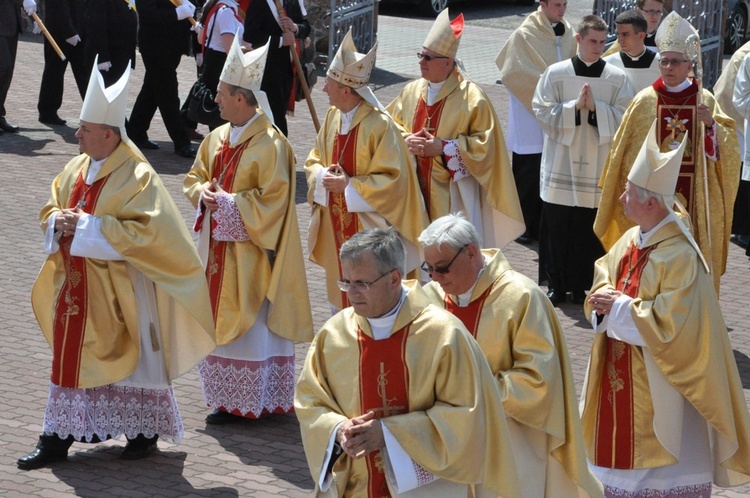 Procesja do kościoła
