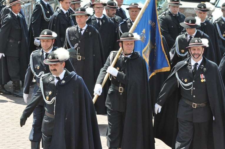Procesja do kościoła