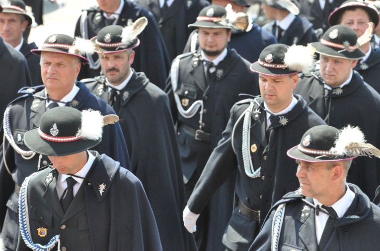 Procesja do kościoła