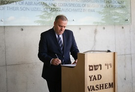 Schetyna w Yad Vashem mówił o Bartoszewskim