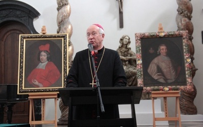 Z okazji okrągłej rocznicy fundacji łowickiego seminarium w muzeum odbyło sie sypozjum pod honorowym patronatem bp. Andrzeja F. Dziuby