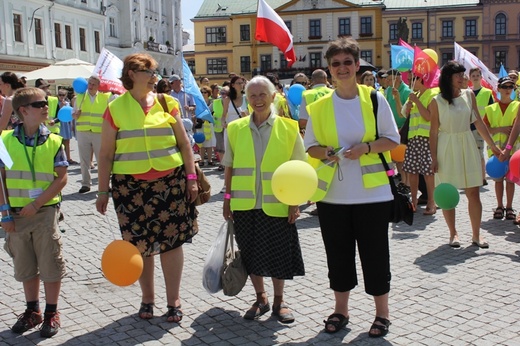 Rodzinny polonez na Marszu dla Życia i Rodziny