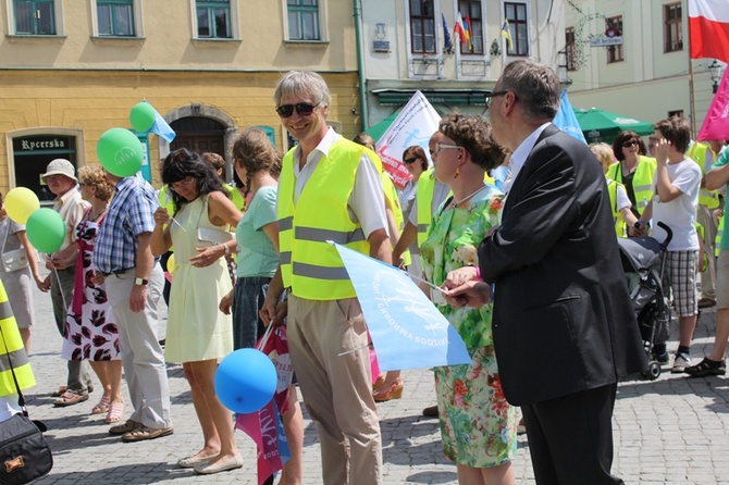 Rodzinny polonez na Marszu dla Życia i Rodziny