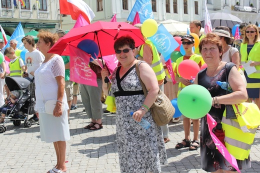 Rodzinny polonez na Marszu dla Życia i Rodziny