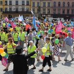 Rodzinny polonez na Marszu dla Życia i Rodziny