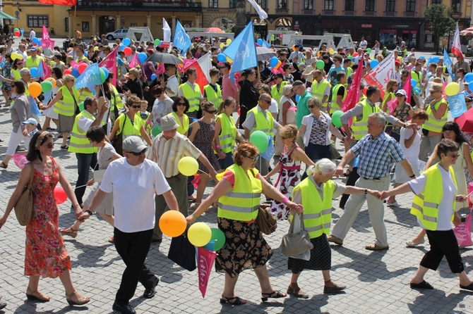 Rodzinny polonez na Marszu dla Życia i Rodziny