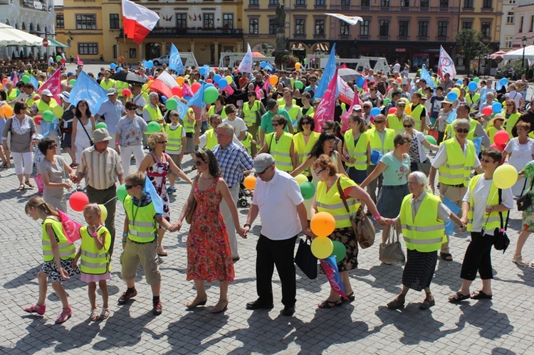 Rodzinny polonez na Marszu dla Życia i Rodziny