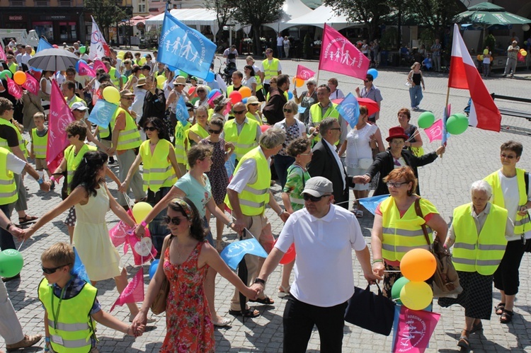 Rodzinny polonez na Marszu dla Życia i Rodziny