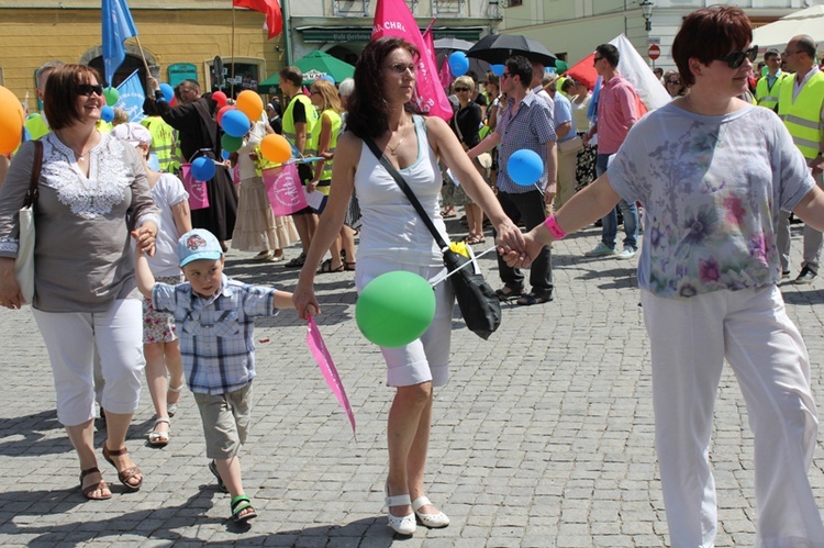 Rodzinny polonez na Marszu dla Życia i Rodziny