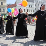 Rodzinny polonez na Marszu dla Życia i Rodziny