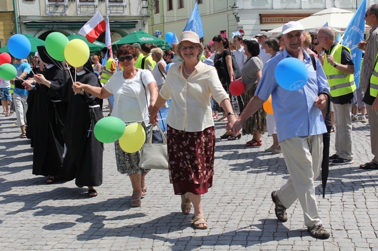 Rodzinny polonez na Marszu dla Życia i Rodziny