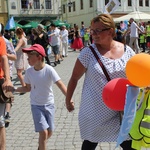 Rodzinny polonez na Marszu dla Życia i Rodziny