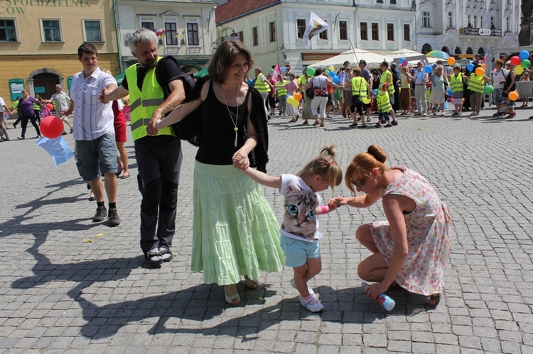 Rodzinny polonez na Marszu dla Życia i Rodziny