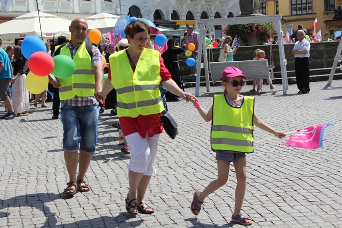 Rodzinny polonez na Marszu dla Życia i Rodziny