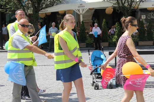 Rodzinny polonez na Marszu dla Życia i Rodziny