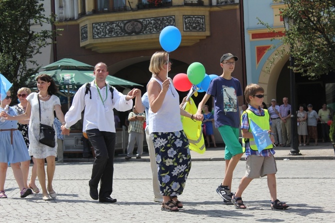 Rodzinny polonez na Marszu dla Życia i Rodziny