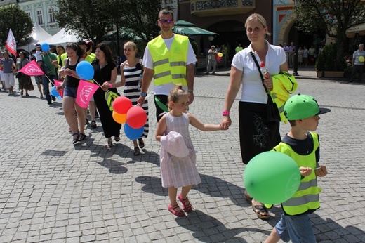 Rodzinny polonez na Marszu dla Życia i Rodziny