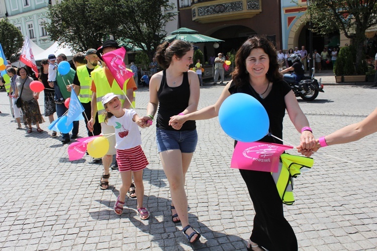 Rodzinny polonez na Marszu dla Życia i Rodziny