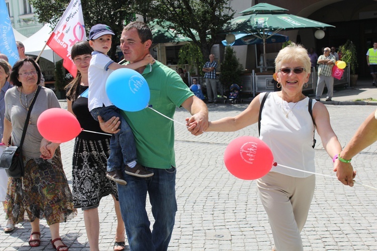 Rodzinny polonez na Marszu dla Życia i Rodziny