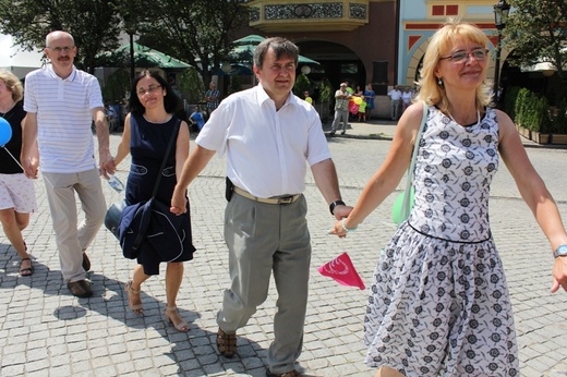 Rodzinny polonez na Marszu dla Życia i Rodziny