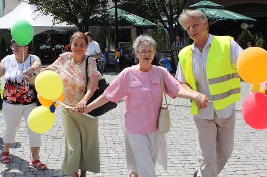 Rodzinny polonez na Marszu dla Życia i Rodziny