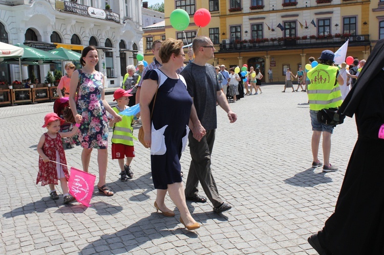 Rodzinny polonez na Marszu dla Życia i Rodziny