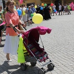 Rodzinny polonez na Marszu dla Życia i Rodziny