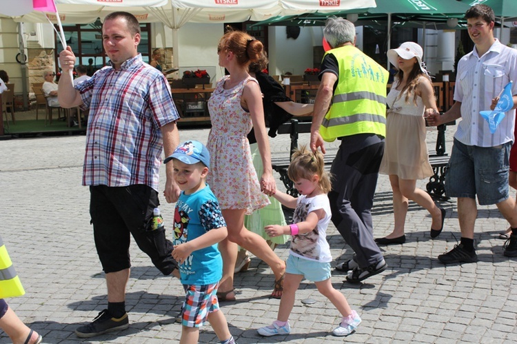 Rodzinny polonez na Marszu dla Życia i Rodziny