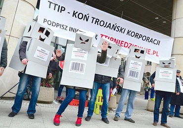 Protest przeciwko umowie handlowej USA–UE przed siedzibą Przedstawicielstwa Komisji Europejskiej w Polsce, Warszawa, 18 kwietnia 2015