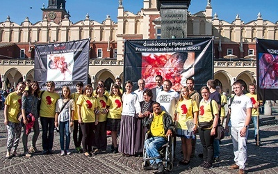 Podczas pobytu Mary Wagner w Polsce jesienią ub. roku fundacja zorganizowała na Rynku Głównym pikietę z jej udziałem