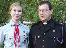  Ks. Jerzy Skiba i Marta Bednarska zgodnie podkreślają, że przydałaby się większa obecność kapelanów w życiu harcerzy