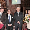  Pierwszy z prawej prof. dr hab. Maria Krzysztof Byrski, pierwszy z lewej – prof. dr hab. Nikolai Grube