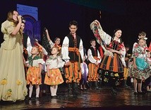  Finałowa gala w wykonaniu Zespołu Pieśni i Tańca „Racławice” 