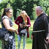  Ojcowie franciszkanie z radością opowiadali, jak wygląda życie klasztorne