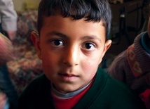 Syryjski chłopczyk w obozie dla uchodźców w Libanie
