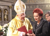  Bp Roman Marcinkowski otrzymał medal „Zasłużony dla Płocka”