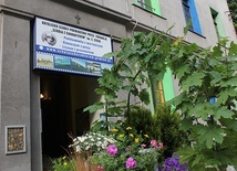  Szkoła znajduje się przy ul. Górnych Wałów. W dniu procesji Bożego Ciała budowany jest tutaj jeden z ołtarzy 