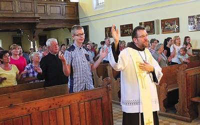  O. Symplicjusz Sobczyk razem ze wspólnotą „Zacheusz” głosił misje w Haźlachu