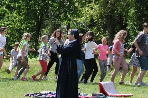 Młodzi wolontariusze Caritas